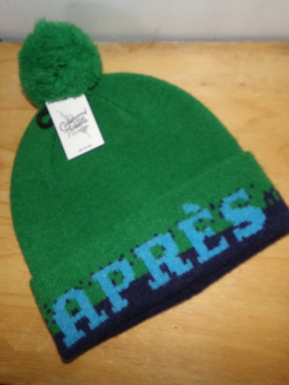 **Moving Sale** Cedarwood Threads NWT Apres Beanie OS